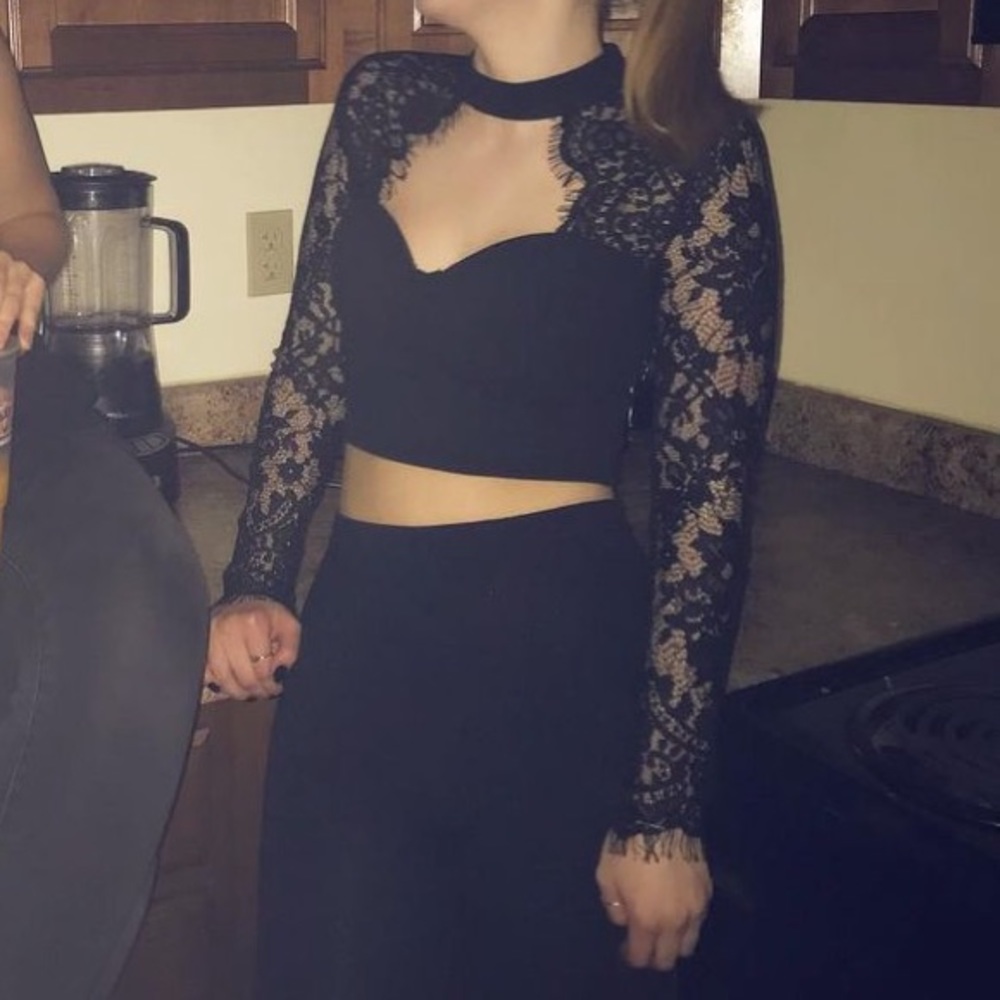 Black Lace Crop Top!
